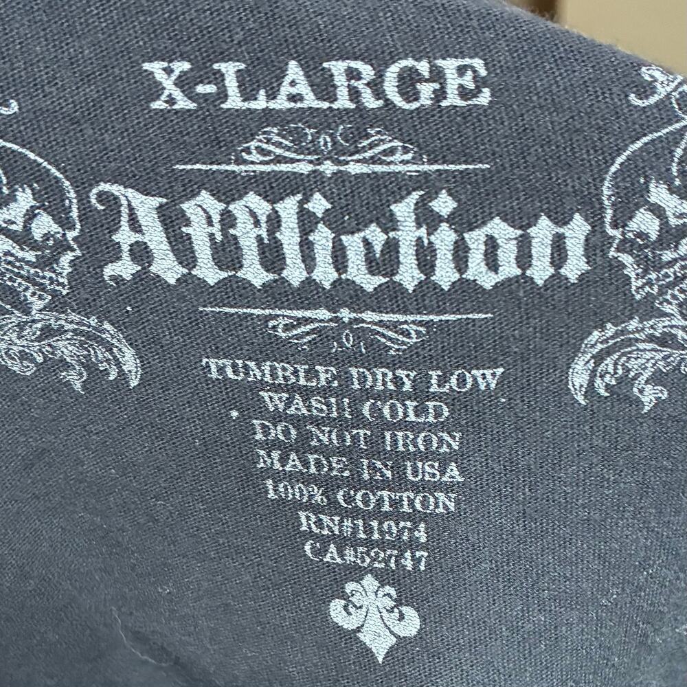 VTG Y2K Affliction Graphic TShirt Black Live Fast Eagle Crest Embroidered XL USA - Picture 4 of 5